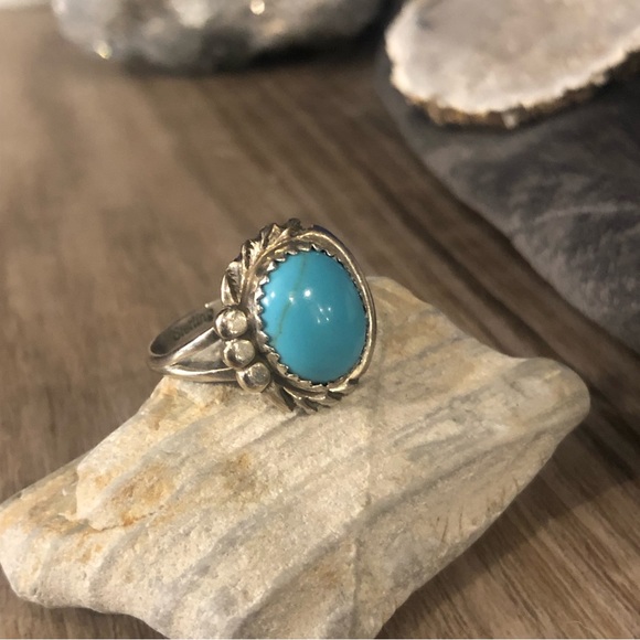 Turquoise Sterling Silver Ring - Picture 1 of 8